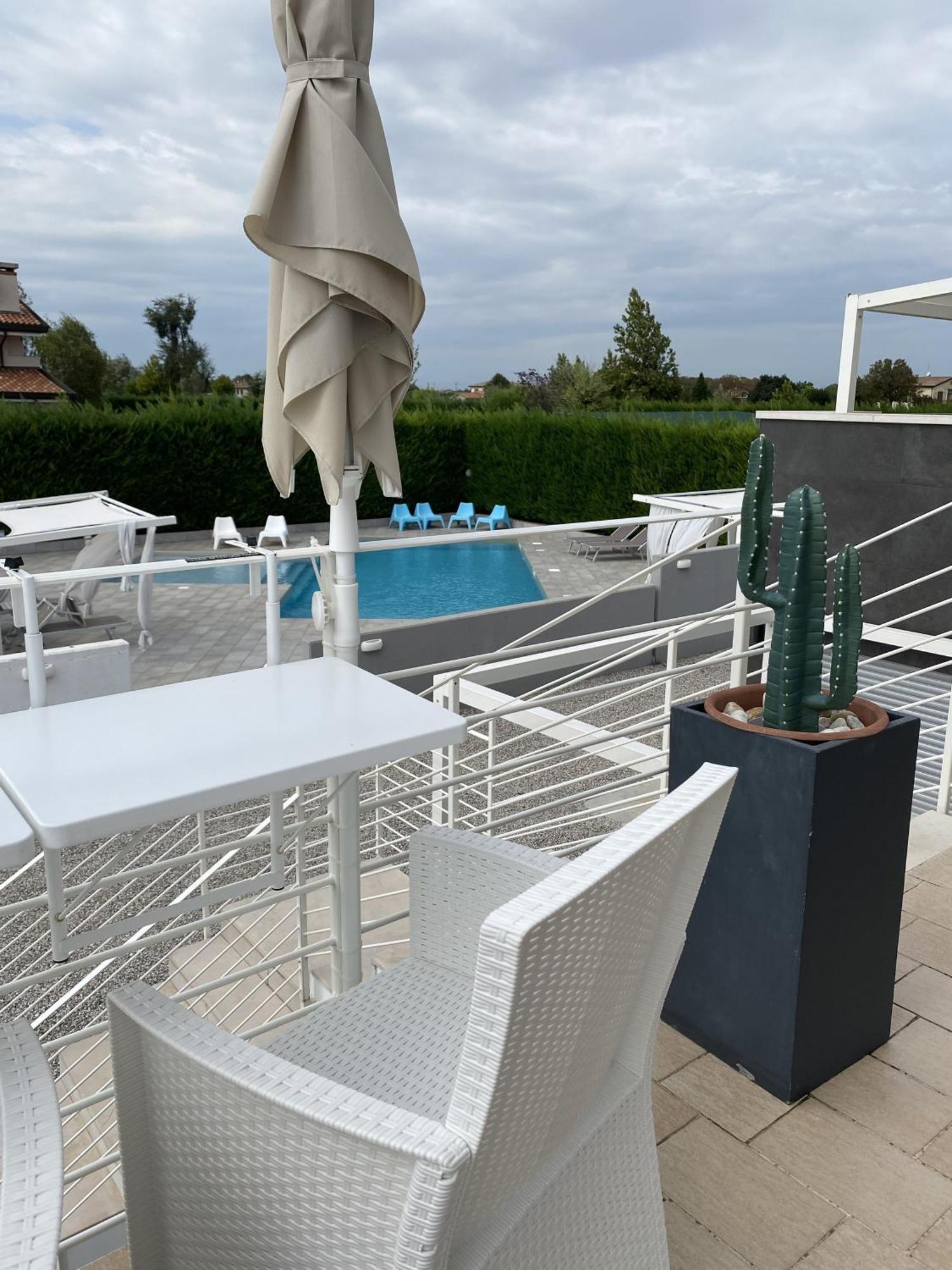 Meridien House Casalserugo Exteriör bild