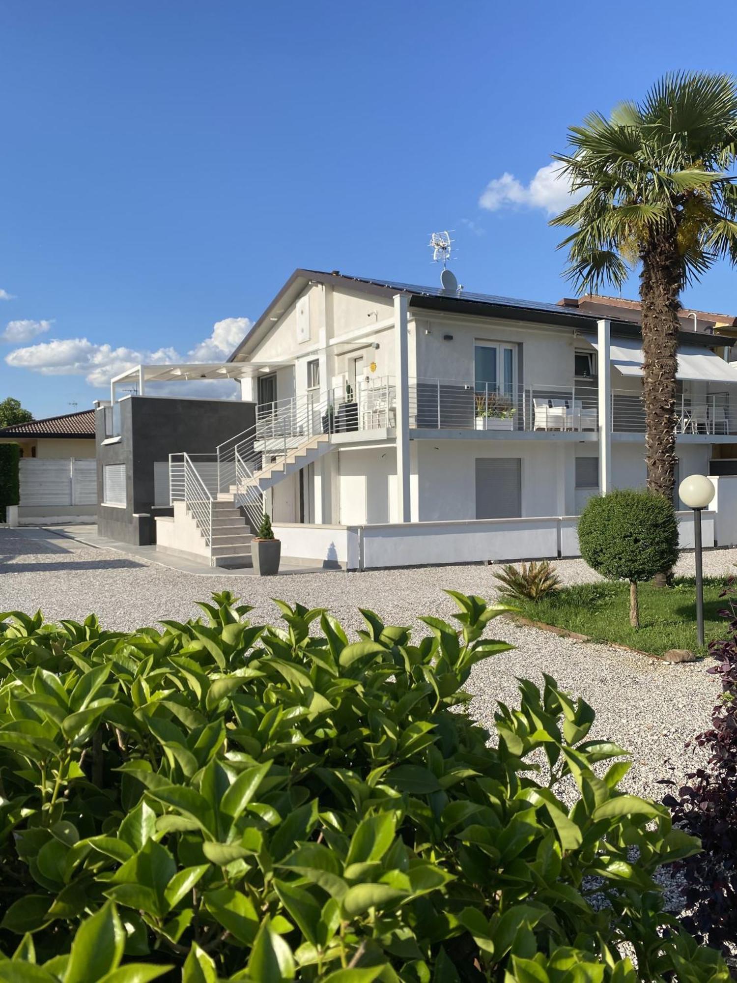 Meridien House Casalserugo Exteriör bild