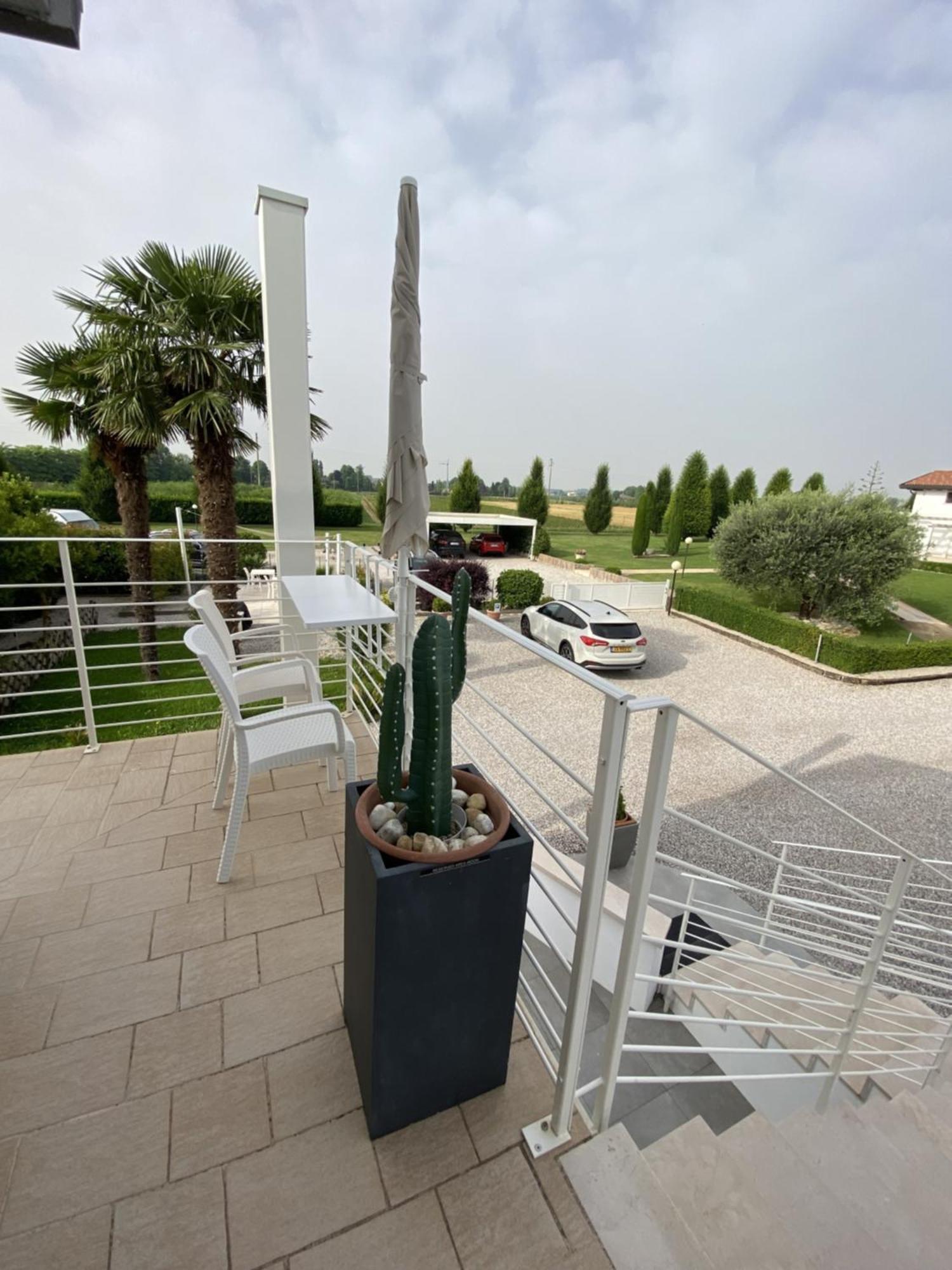 Meridien House Casalserugo Exteriör bild